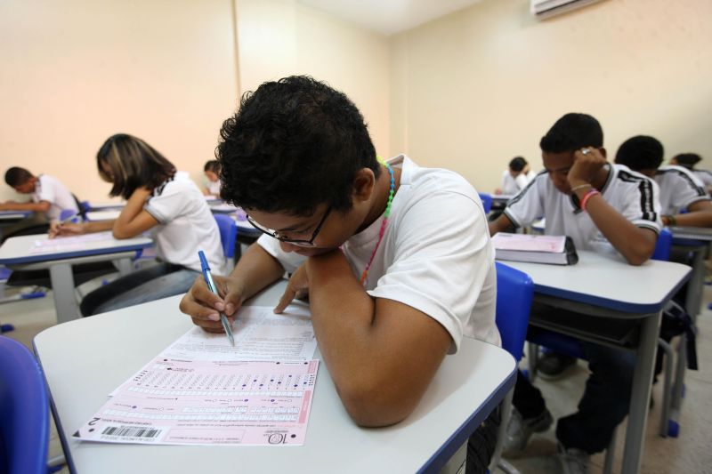 notícia: Mais de 18 mil alunos da rede estadual participam da Olimpíada de Matemática