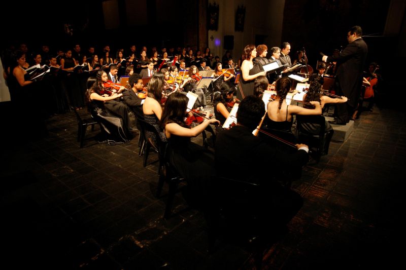 notícia: Crianças e jovens do Carlos Gomes prestam homenagem aos 120 anos do IECG