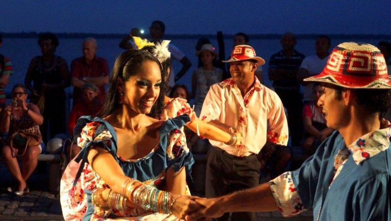 notícia: Grupo Frutos do Pará faz homenagem à Nossa Senhora na Estação