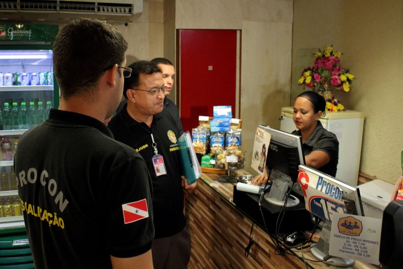notícia: Procon fiscalizou 184 pontos comerciais durante a Operação Verão 2015