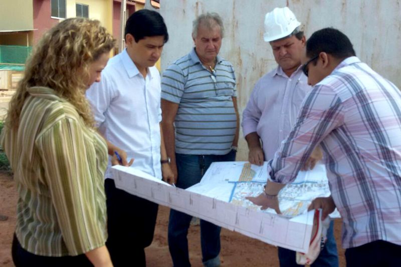 notícia: Equipe da Cohab inspeciona obras da Comunidade Taboquinha