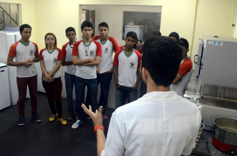notícia: Alunos da Escola Augusto Meira vivenciam ambiente acadêmico na UFPA