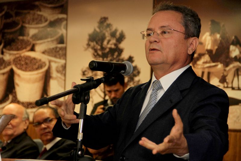 notícia: Governador em exercício prestigia posse da nova diretoria do TCM