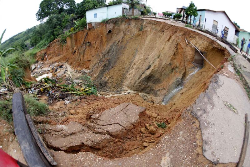 notícia: Defesa Civil aumenta área de isolamento e decide remanejar famílias em Rondon do Pará