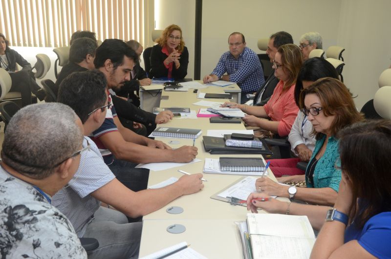 notícia: Estado paga em fevereiro a quarta parcela do retroativo a professores