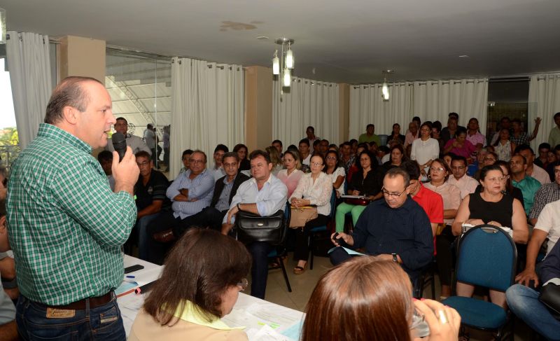 notícia: Secretário de Educação reúne com gestores municipais da região oeste