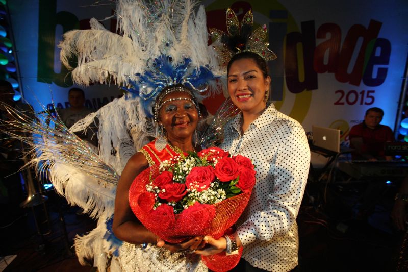 notícia: Maria dos Remédios é a Rainha das Rainhas do Carnaval da Terceira Idade 2015