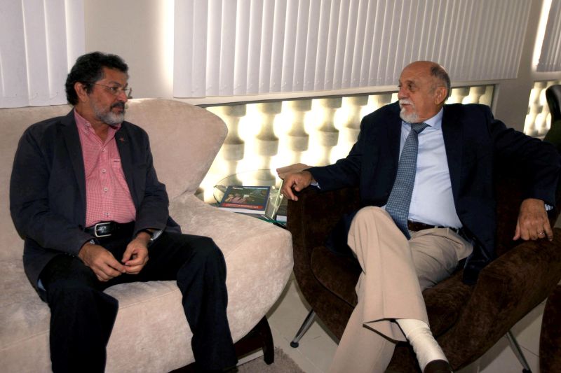 notícia: Jatene e Paulo Rocha discutem parcerias do Pará com a União