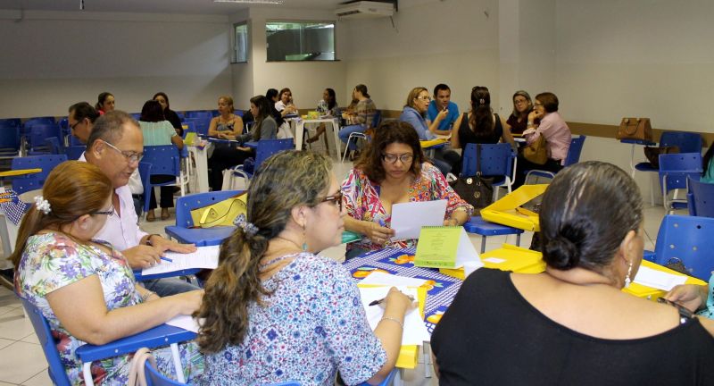 notícia: Oficina debate ações da atenção primária com Centros Regionais de Saúde