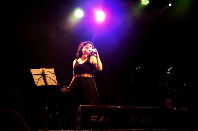 notícia: Renata Del Pinho apresenta “Som de Cafuso” no teatro Margarida Schivasappa