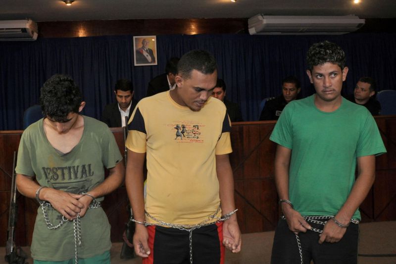 notícia: Polícia Civil apresenta parte do grupo responsável por roubo a banco em Placas