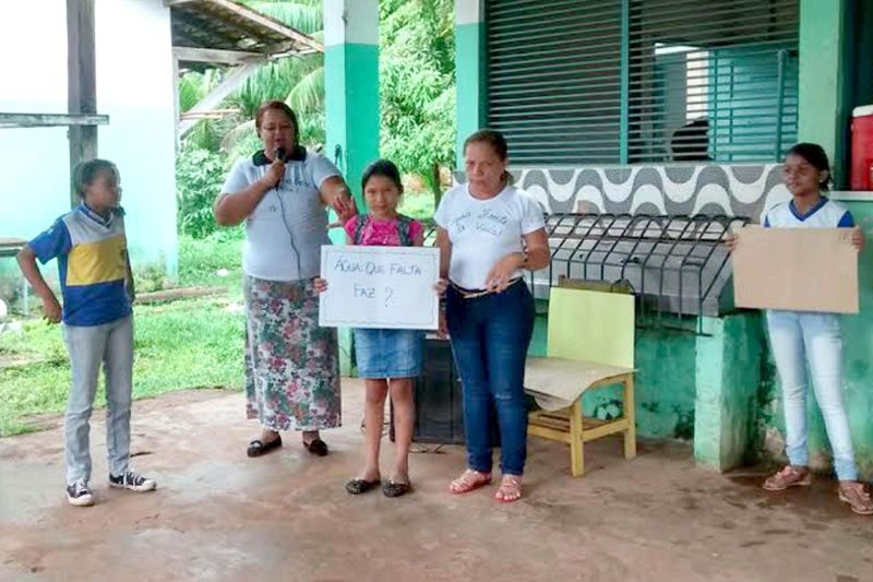 notícia: Estudantes levam orientação sobre uso racional da água a moradores de Cotijuba