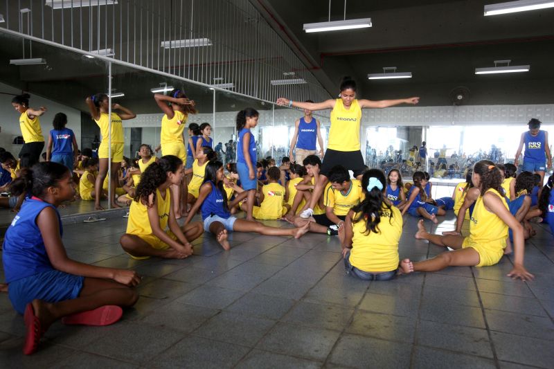 notícia: Governo investe em ações de prevenção às drogas e a violência nas escolas