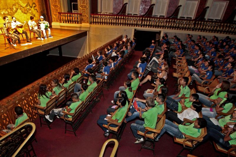 notícia: Alunos da rede pública estadual assistem a Concertos Didáticos no Theatro da Paz