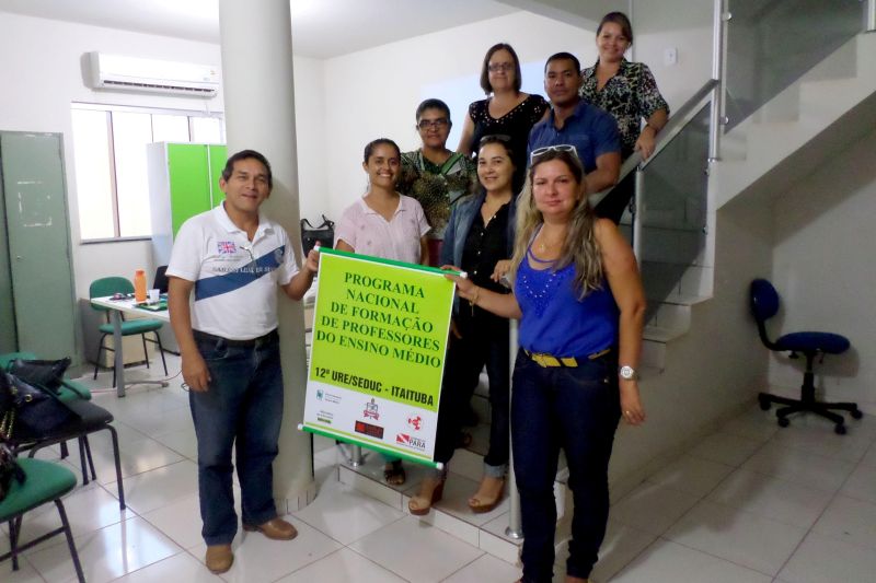 notícia: Educadores da região oeste participam de formação continuada
