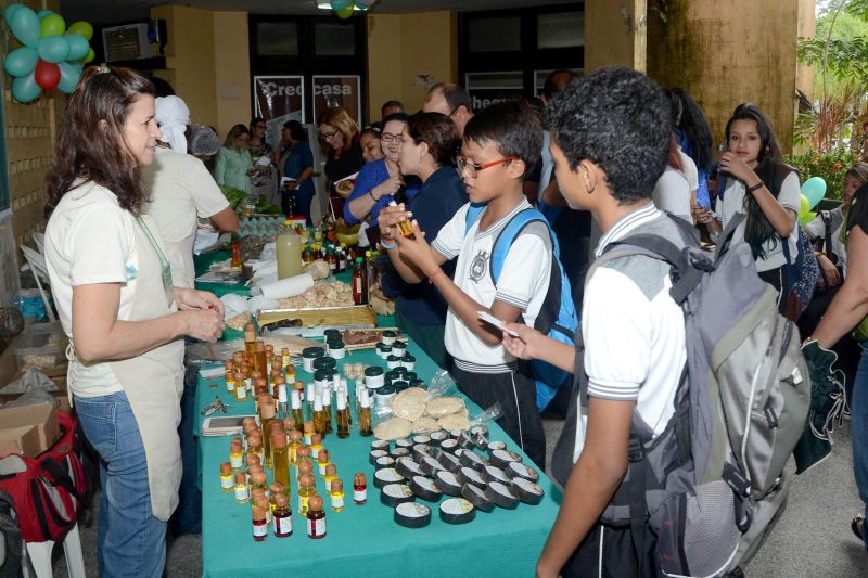notícia: Alunos de escola estadual aprendem importância da alimentação saudável