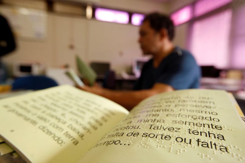 notícia: Campanhas de arrecadação de livros incentivam a prática da leitura