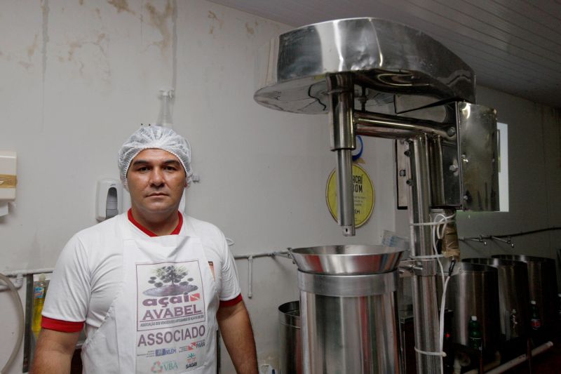 notícia: Programa estadual qualifica mais de 1,2 mil batedores de açaí
