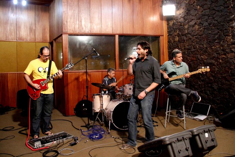 notícia:  Cravo Carbono e documentário sobre rock nos 30 anos da Rádio Cultura