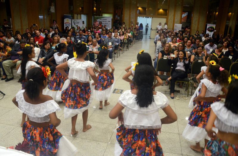 notícia: Dirigentes municipais de educação debatem sobre o Plano Municipal de Educação 