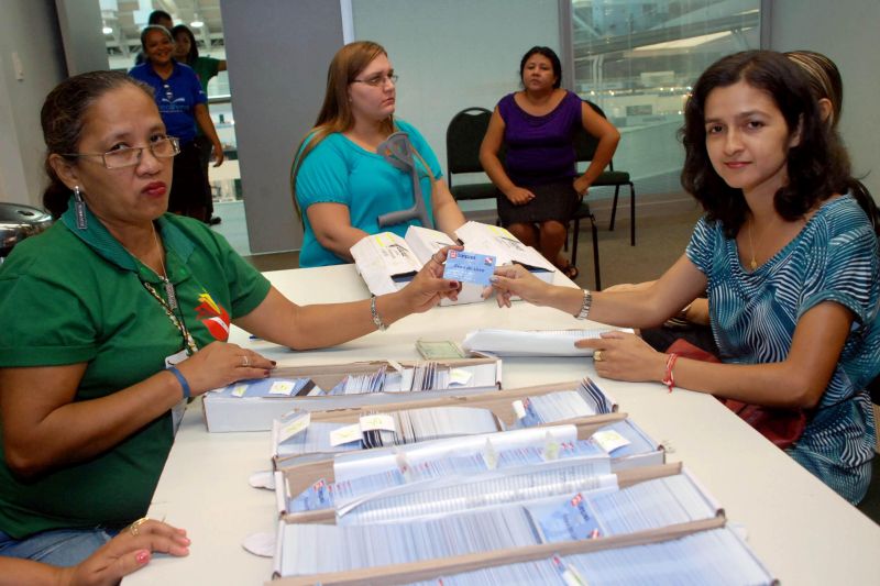 notícia: Credlivro viabiliza R$ 4 milhões a 20 mil servidores da Seduc na Feira do Livro