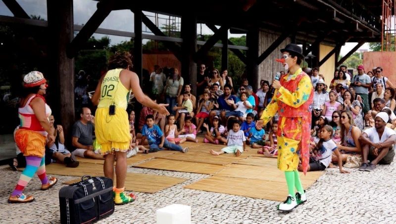 notícia: Trupe de Bubuia apresenta “Passeando no Outeiro” no Teatrinho do Mangal