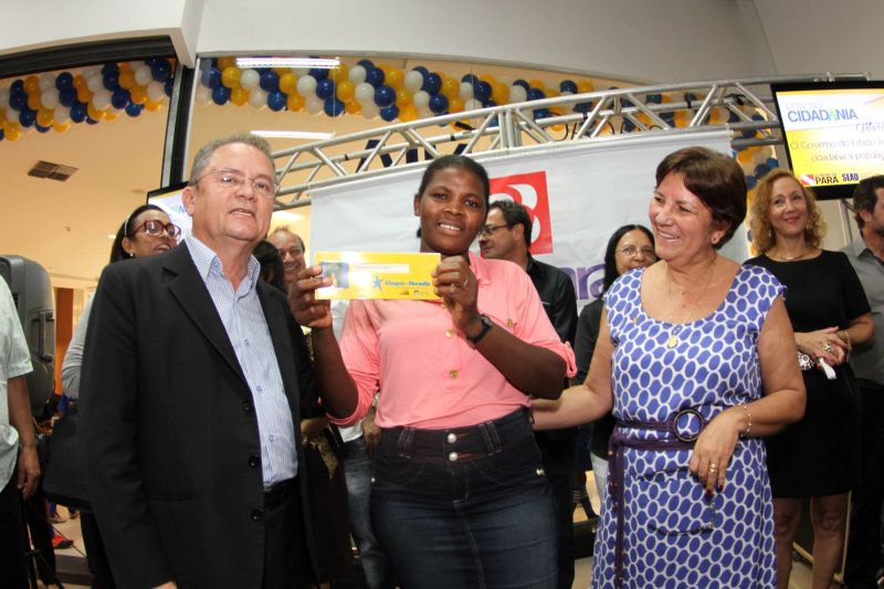 notícia: Mais de 80 famílias recebem o Cheque Moradia em Moju e Marabá