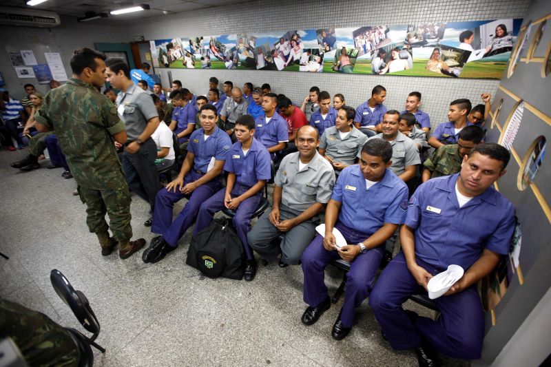 notícia: Bolsas coletadas no primeiro dia de campanha da Marinha vão atender mais de 1.800 pacientes