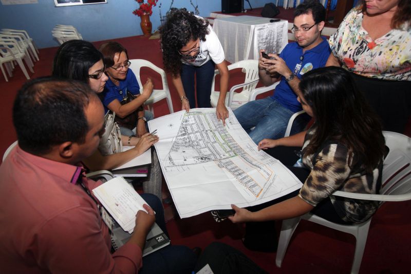 notícia: Cohab prossegue com ações de Regularização Fundiária na Comunidade Fé em Deus