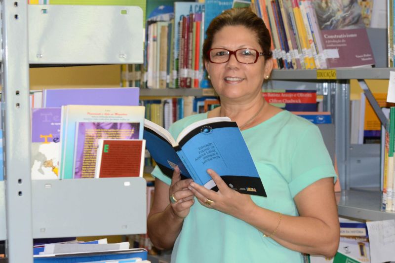 notícia:  Feira do Livro incentiva a formação de público leitor na rede de ensino