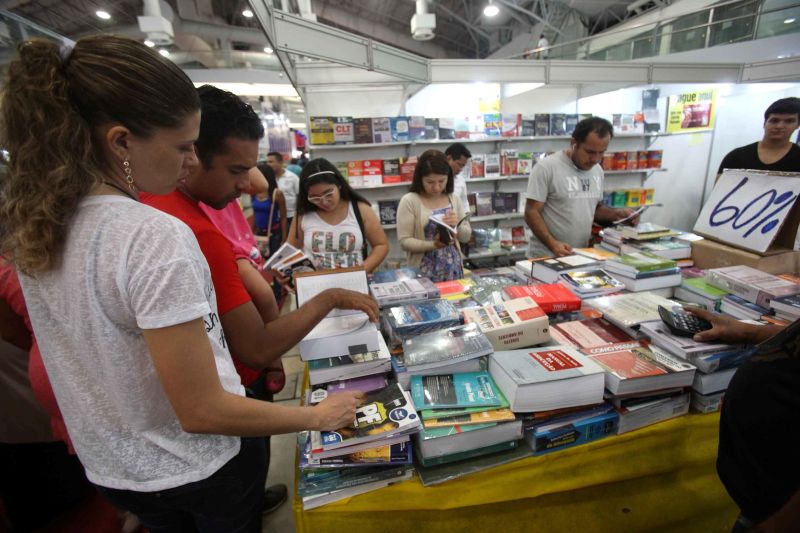 notícia: Feira do Livro é opção de passeio neste feriado