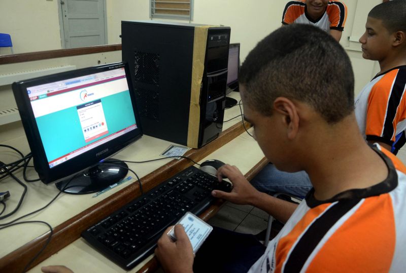 notícia: Seduc alerta alunos para prazo de inscrição ao Enem 2015
