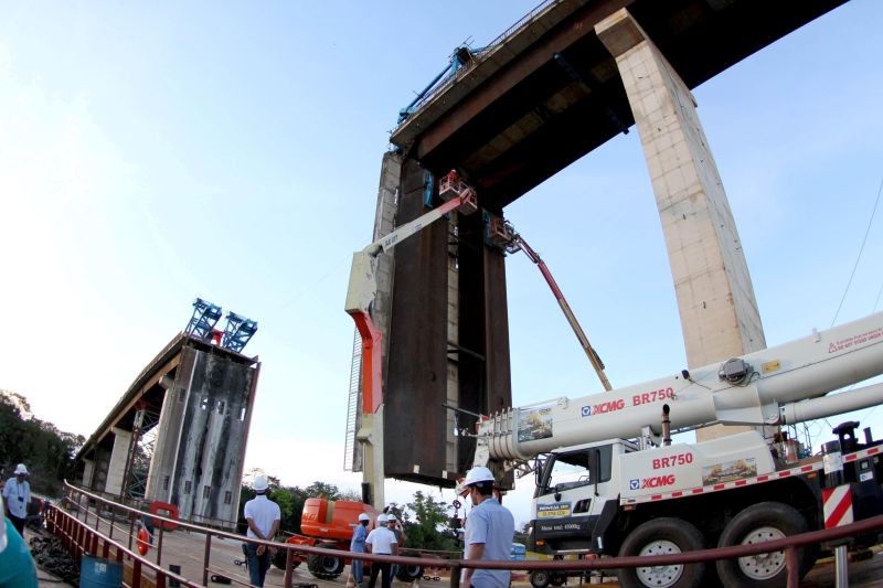 notícia: Instalação do equipamento para retirada de línguas de concreto está quase pronta