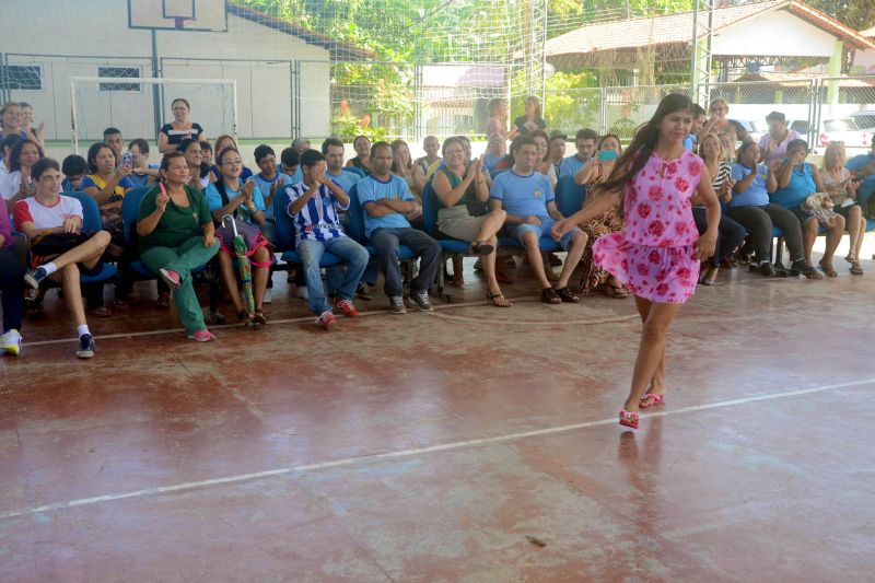 notícia: Alunos de unidade especializada da Seduc expõem produção de moda