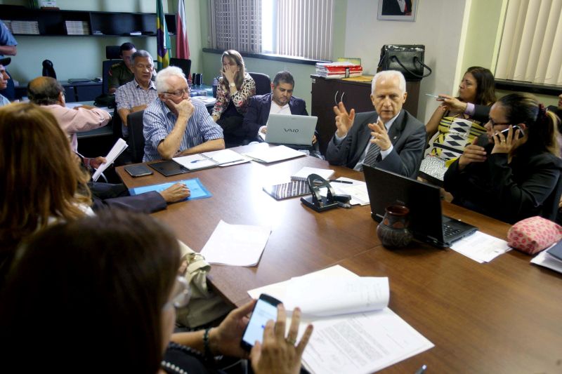 notícia: Regularização fundiária é tema de reunião com ouvidor agrário no Iterpa