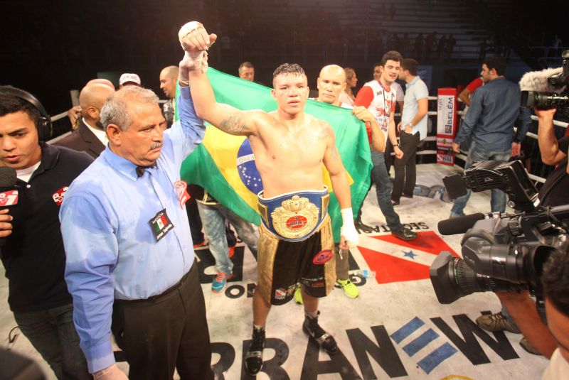 notícia: Paraense Isaac Rodrigues mantém título de campeão mundial de boxe