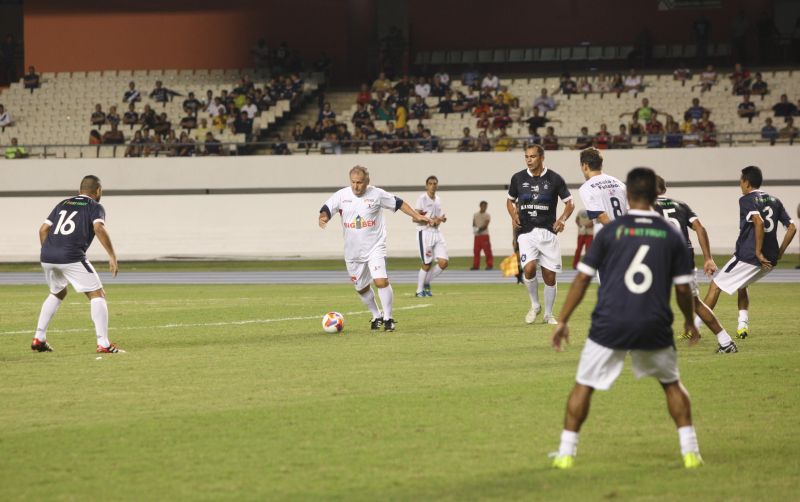 notícia: Jogo entre Zico 10 e Masters do Remo leva grandes talentos do futebol ao Mangueirão