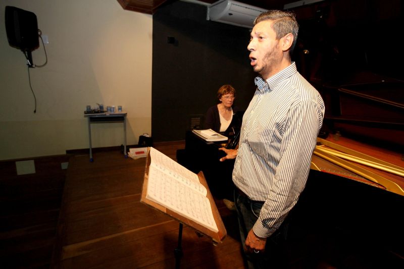 notícia: Cantor lírico Miguelangelo Cavalcanti faz concerto em Belém