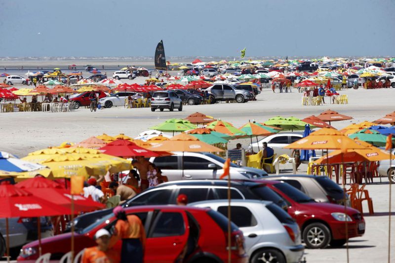 notícia: Corpo de Bombeiros monta posto fixo na praia do Atalaia, em Salinas