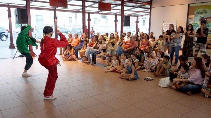 notícia: Por-do-Sol traz mensagem educativa em espetáculo infantil