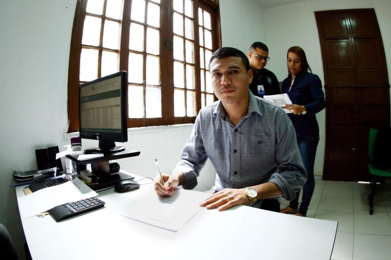 notícia: Detentos aprovados no Prouni se matriculam em faculdade na capital
