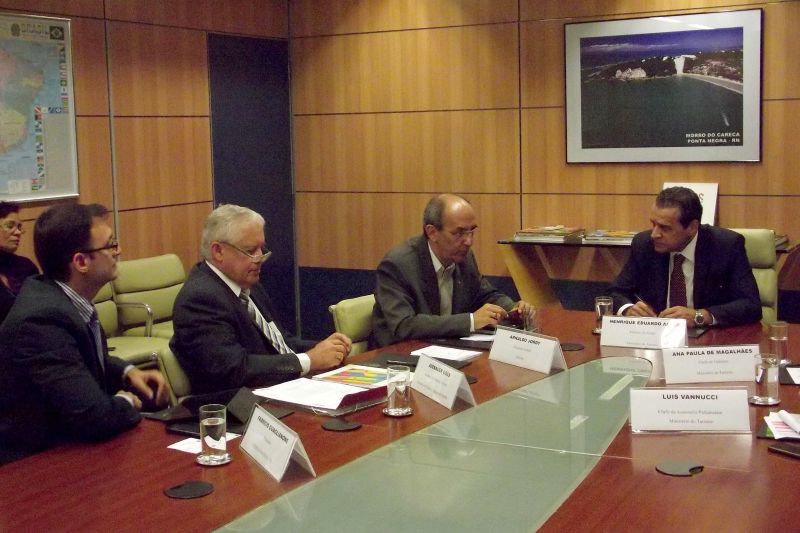 notícia: Setur apresenta projetos em audiência no Ministério do Turismo