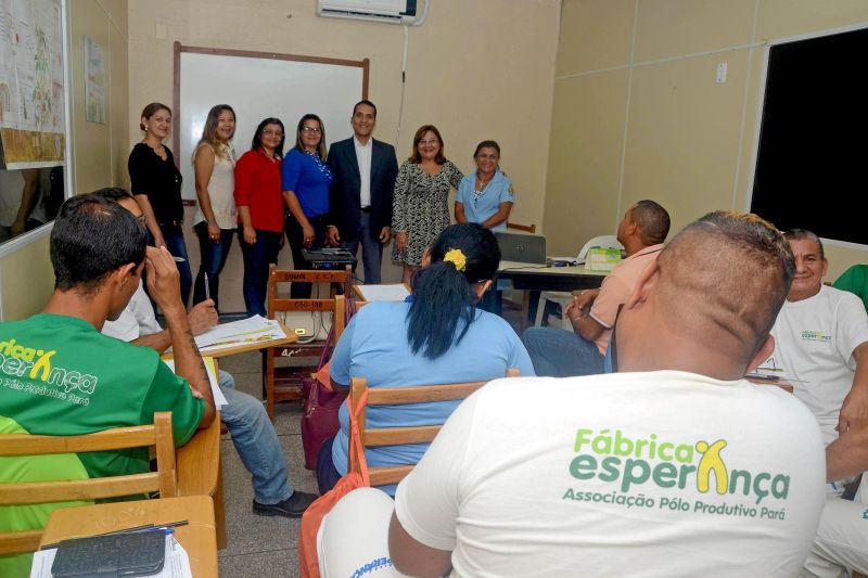 notícia: Egressos retomam aulas do ensino regular na Fábrica Esperança