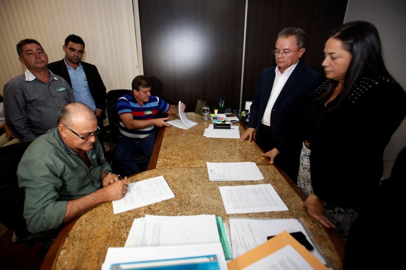 notícia: Prefeituras assinam protocolo de intenções para criação de aterros sanitários coletivos