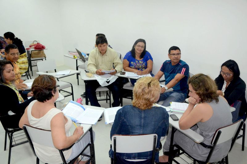 notícia: Programa nacional pela alfabetização capacita professores da rede estadual