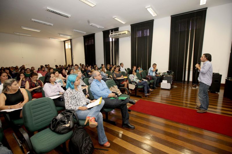 notícia: Encontro debate políticas para famílias em situação de vulnerabilidade social