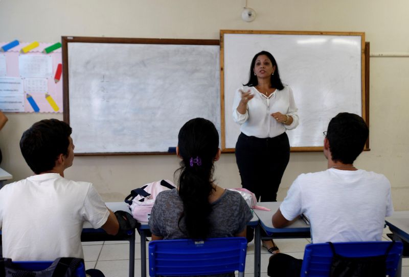 notícia: Quando a fala é o gesto, a educação ganha traços de solidariedade