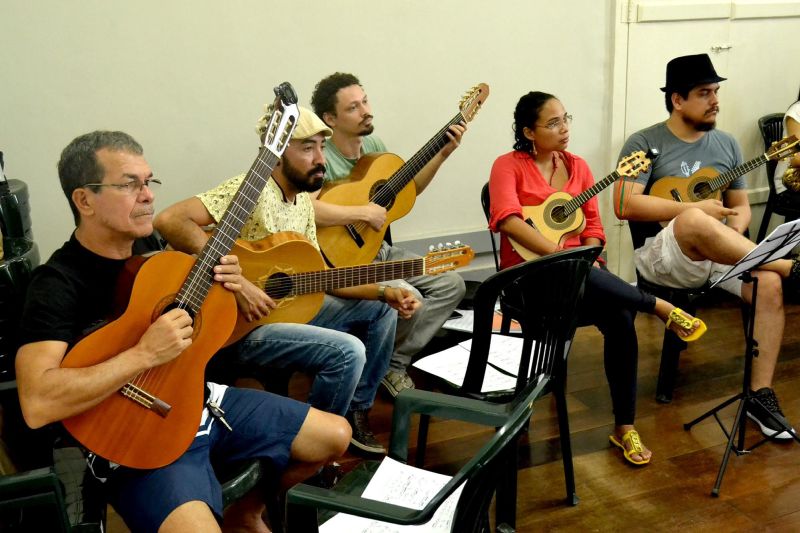 notícia:  Roda de Choro com o saxofonista Humberto Araújo neste sábado na Praça do Carmo