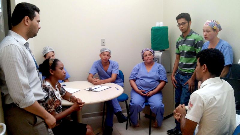 notícia: Hospital Geral de Tailândia faz campanha para prevenir acidentes de moto