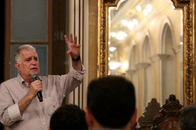 notícia: Palestra deixa público por dentro da ópera “Os Pescadores de Pérolas”